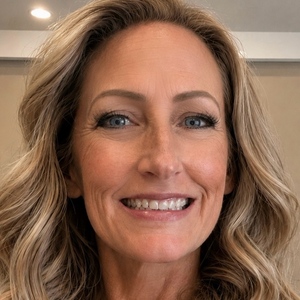 Lisa Hogle